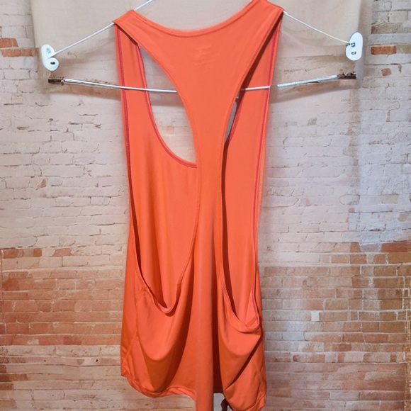 Workout top - Picture 2 of 2